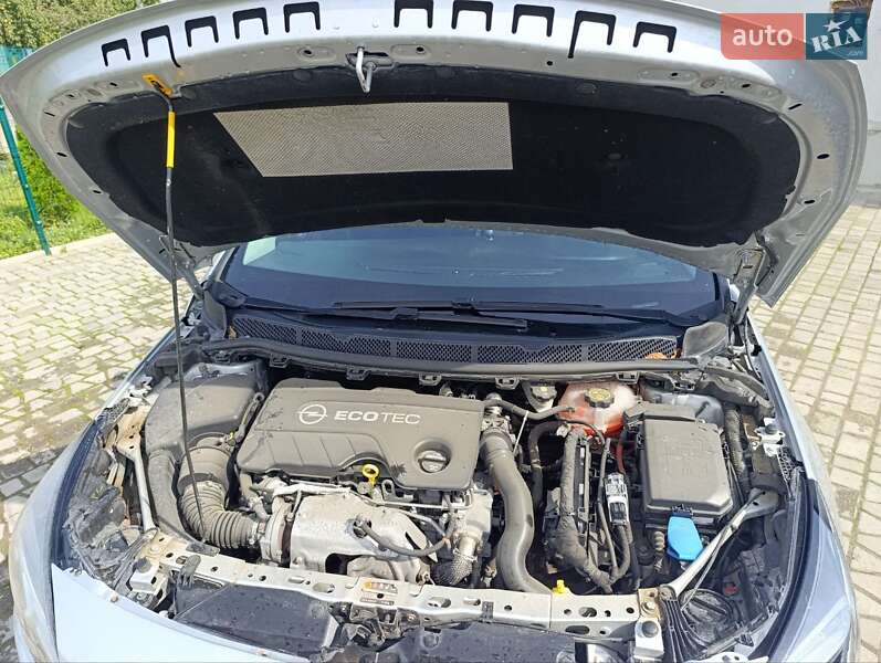 Універсал Opel Astra 2016 в Луцьку