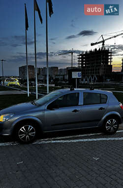 Хэтчбек Opel Astra 2006 в 