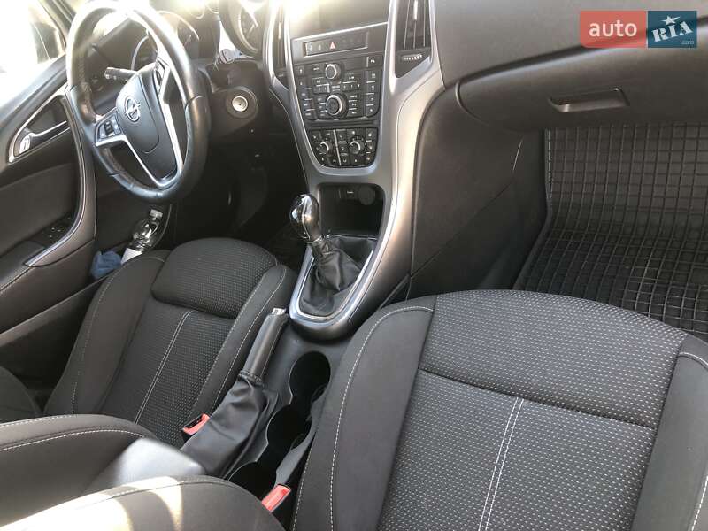 Универсал Opel Astra 2015 в Черновцах