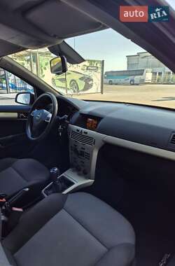 Хэтчбек Opel Astra 2008 в 