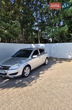 Хэтчбек Opel Astra 2008 в Снятине