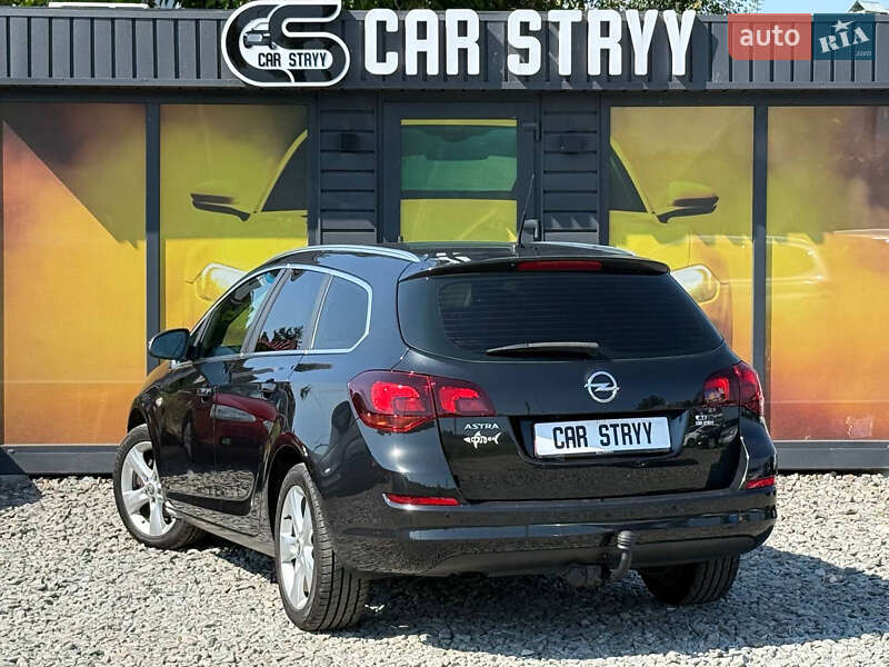 Универсал Opel Astra 2012 в Стрые