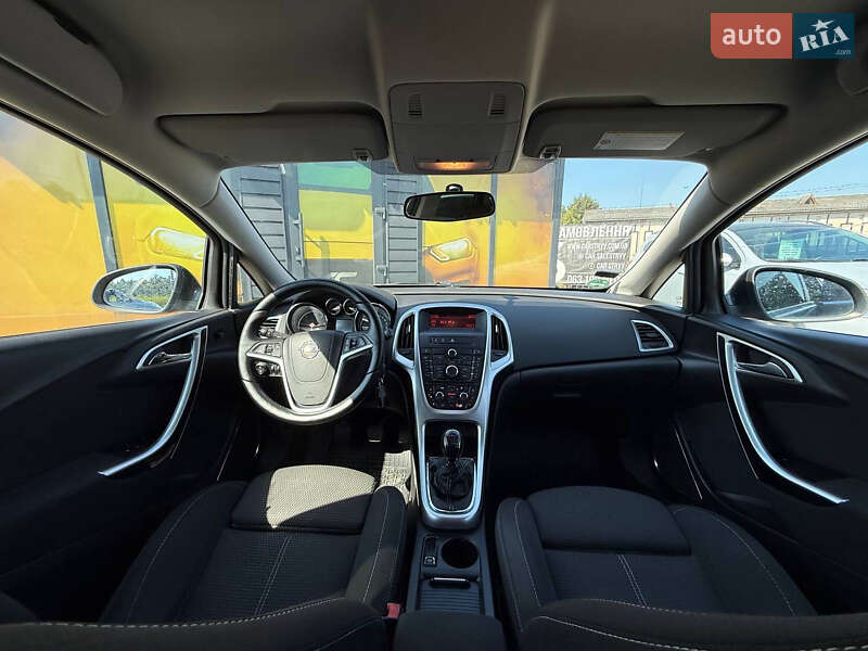 Универсал Opel Astra 2012 в Стрые