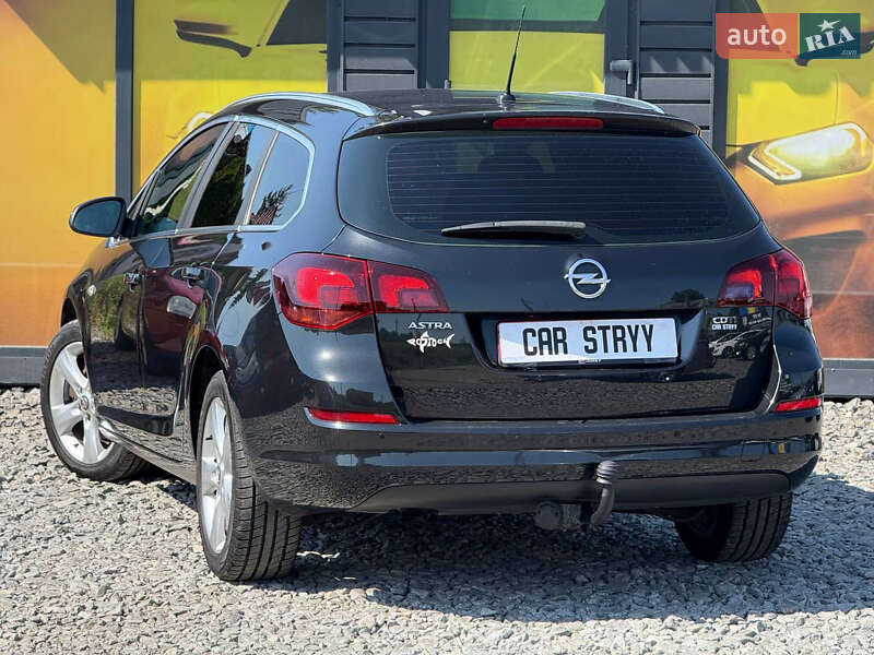 Универсал Opel Astra 2012 в Стрые
