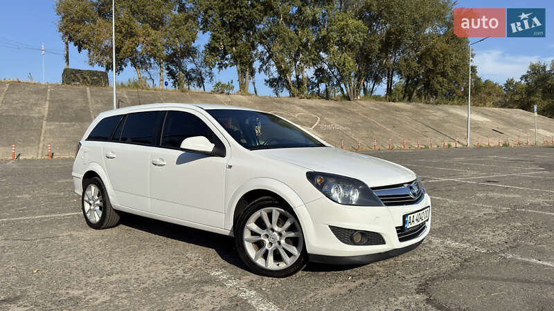Opel Astra 2012