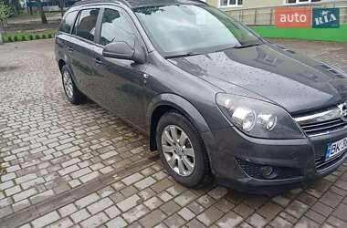 Универсал Opel Astra 2010 в Смыге