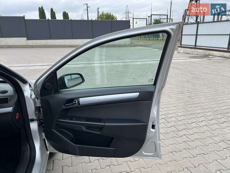 Универсал Opel Astra 2007 в Луцке