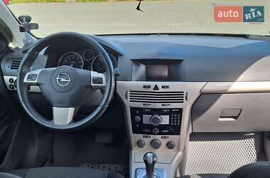 Хэтчбек Opel Astra 2007 в 