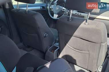 Хэтчбек Opel Astra 2007 в 