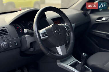 Универсал Opel Astra 2011 в 