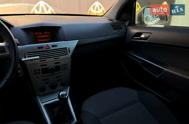 Универсал Opel Astra 2011 в 
