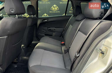 Универсал Opel Astra 2011 в 