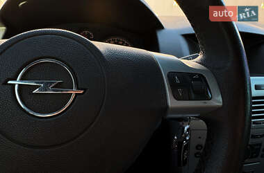 Универсал Opel Astra 2011 в 