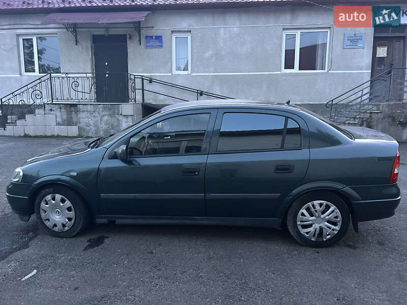 Седан Opel Astra 2004 в Тернополе
