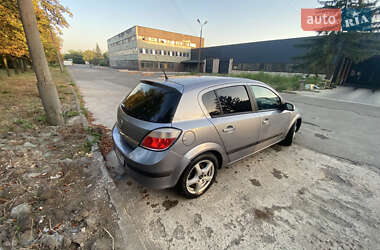 Хэтчбек Opel Astra 2004 в 