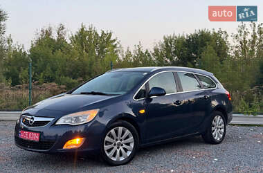 Универсал Opel Astra 2013 в 