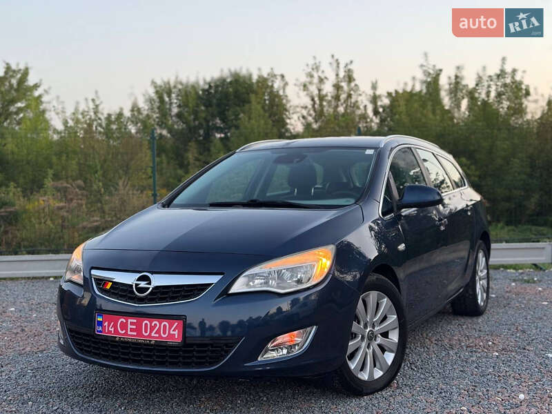 Универсал Opel Astra 2013 в Дрогобыче