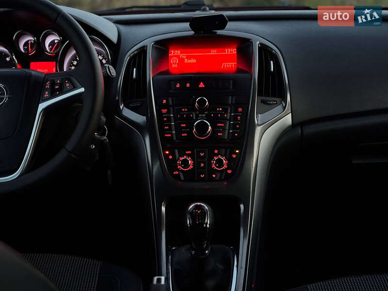 Универсал Opel Astra 2013 в Дрогобыче