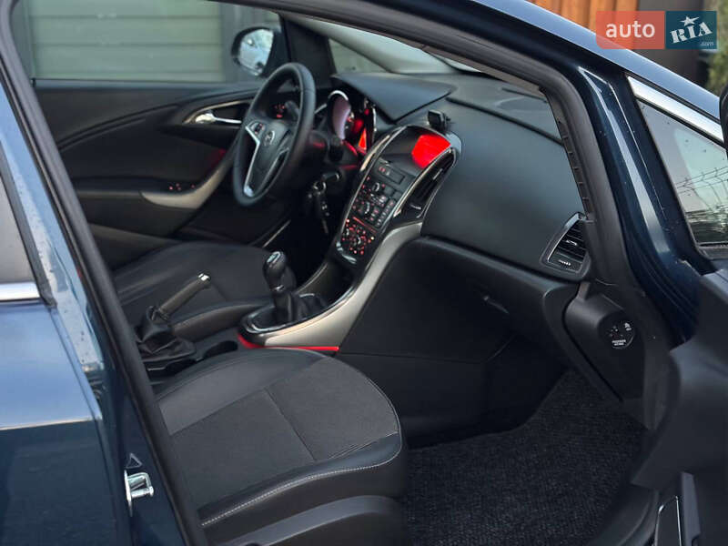 Универсал Opel Astra 2013 в Дрогобыче