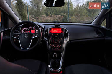 Универсал Opel Astra 2013 в 