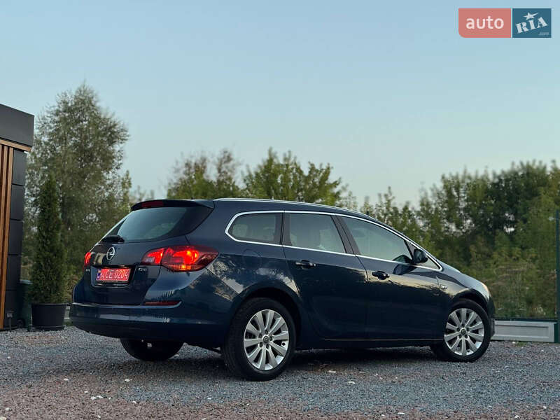 Универсал Opel Astra 2013 в Дрогобыче