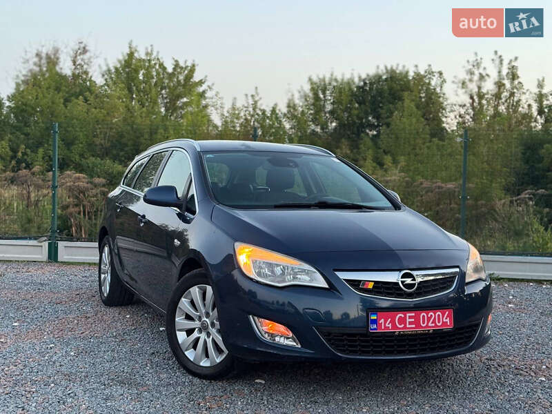 Универсал Opel Astra 2013 в Дрогобыче
