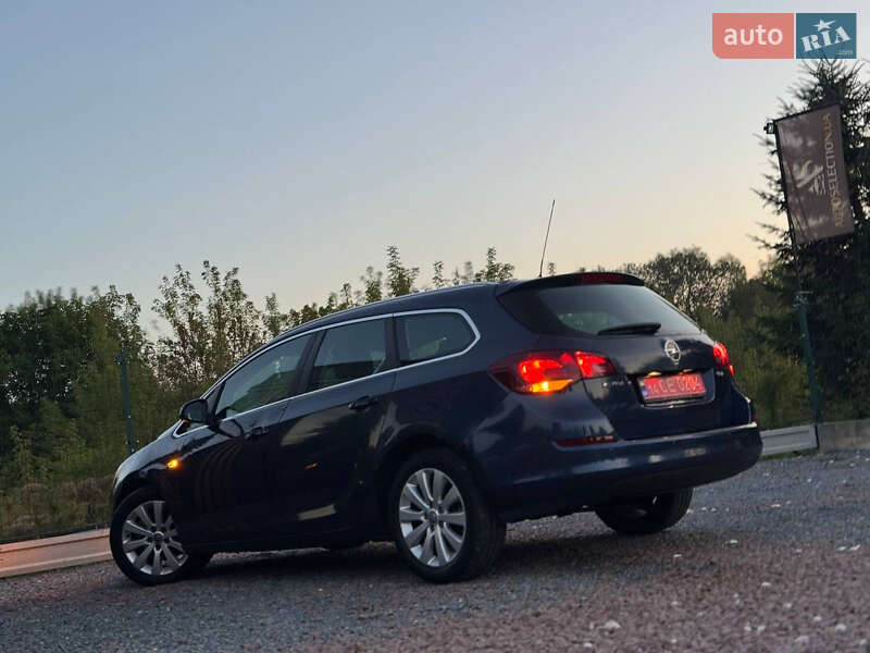 Универсал Opel Astra 2013 в Дрогобыче