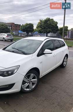 Універсал Opel Astra 2015 в Ужгороді