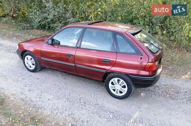 Хэтчбек Opel Astra 1993 в 