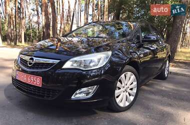Універсал Opel Astra 2011 в Черкасах
