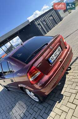 Хэтчбек Opel Astra 2001 в Хусте