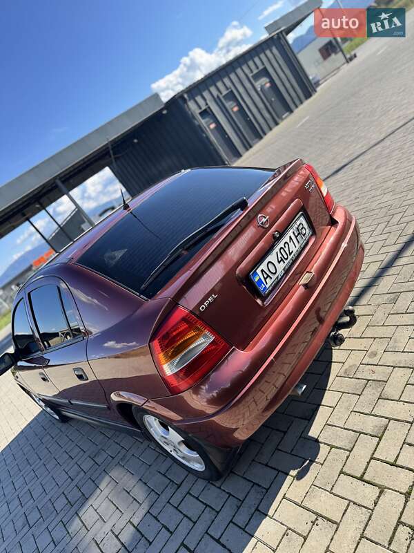 Хэтчбек Opel Astra 2001 в Хусте