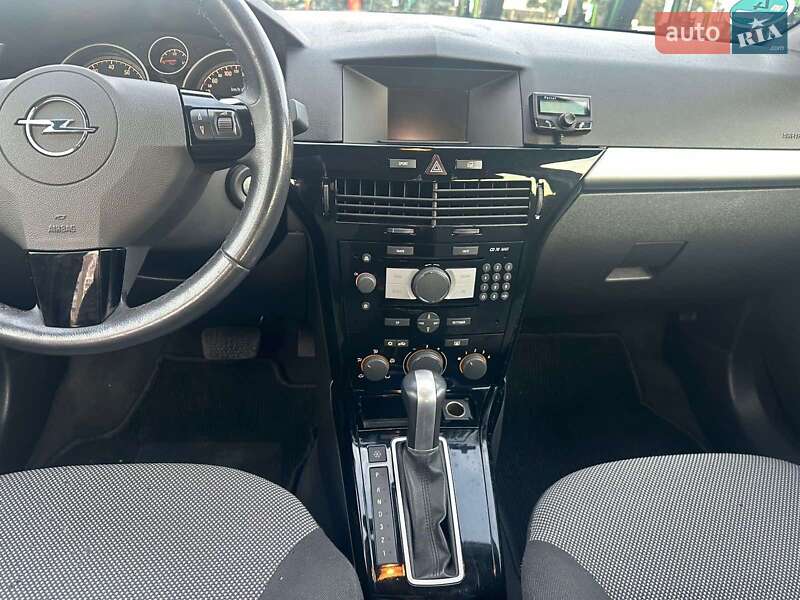Універсал Opel Astra 2010 в Луцьку