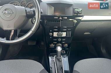 Универсал Opel Astra 2010 в 