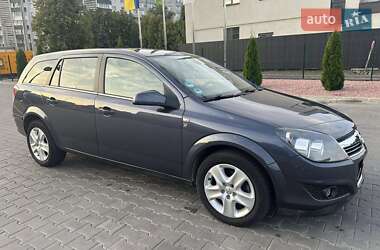 Универсал Opel Astra 2010 в 