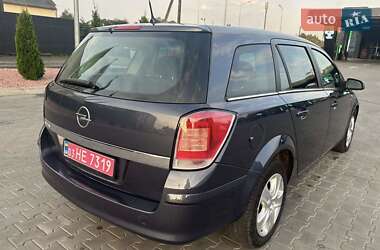 Универсал Opel Astra 2010 в 