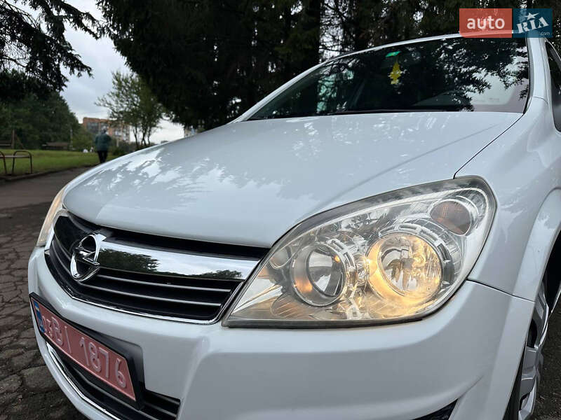 Универсал Opel Astra 2008 в Ровно