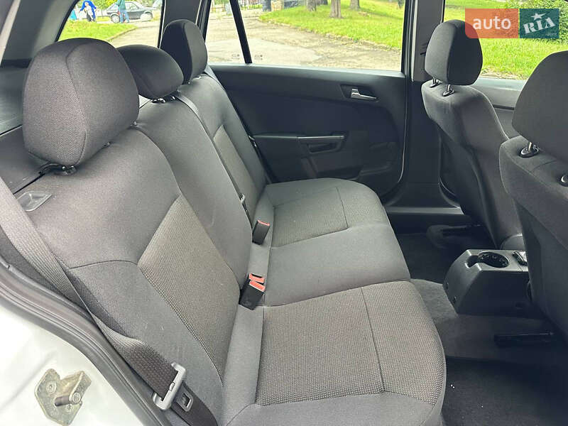 Универсал Opel Astra 2008 в Ровно