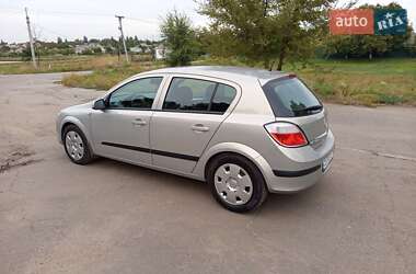 Хэтчбек Opel Astra 2004 в 