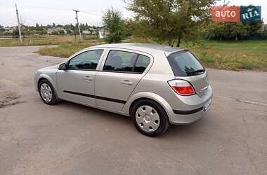 Хэтчбек Opel Astra 2004 в 