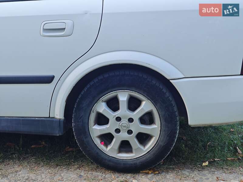 Универсал Opel Astra 2004 в Черновцах