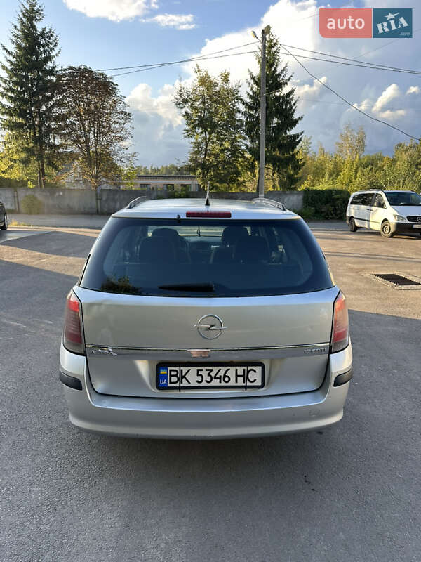Универсал Opel Astra 2005 в Костополе