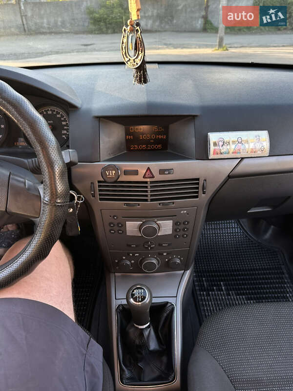 Универсал Opel Astra 2005 в Костополе