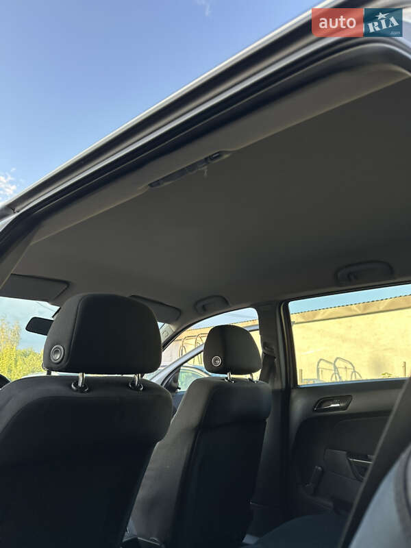 Универсал Opel Astra 2005 в Костополе