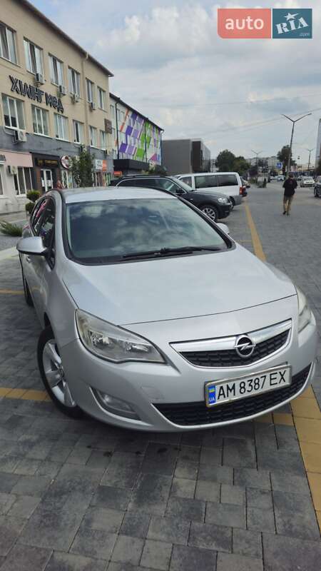 Универсал Opel Astra 2011 в Звягеле