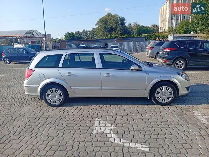 Универсал Opel Astra 2005 в Львове