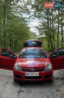 Хэтчбек Opel Astra 2004 в 