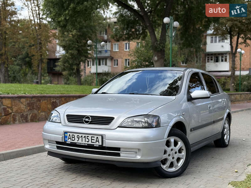 Хэтчбек Opel Astra 2004 в Могилев-Подольске