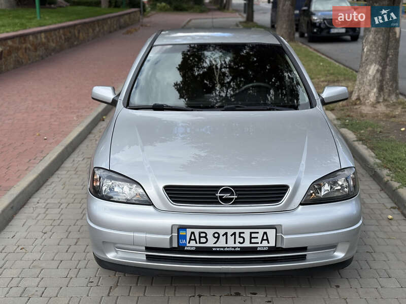 Хэтчбек Opel Astra 2004 в Могилев-Подольске