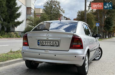 Хэтчбек Opel Astra 2004 в 